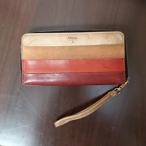 Fossil leather wallet/wristlet